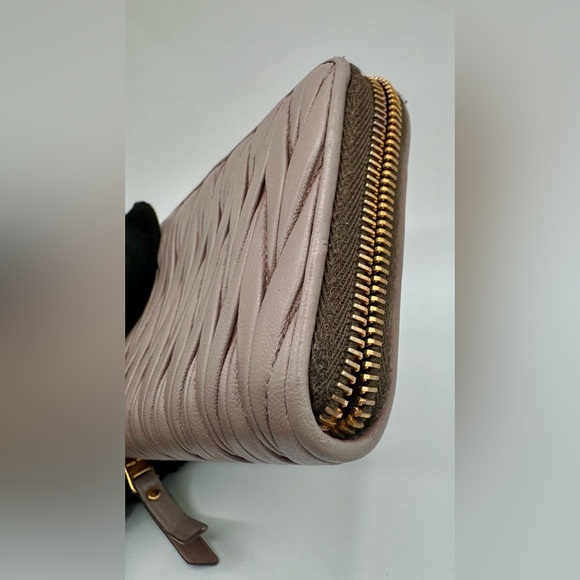 Miu Miu Taupe Quilted Leather Wallet | Professional Refurbished - Picture 4 of 12